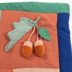 Moulin Roty Tapis D'éveil Pomme Des Bois -Moulin Roty Soldes 3575676750759 3575676750759 10BaseMedia 550Wx550H