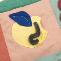 Moulin Roty Tapis D'éveil Pomme Des Bois -Moulin Roty Soldes 3575676750759 3575676750759 7BaseMedia 550Wx550H