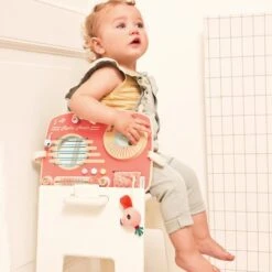 Lilliputiens Panneau D'activités Radio 13 Lilliputiens Panneau D'activités Radio -Moulin Roty Soldes 5414834831818 5414834831818 7BaseMedia 550Wx550H