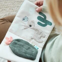 Done By Deer Livre éveil Lalee 14 Done By Deer Livre éveil Lalee -Moulin Roty Soldes 5712643034407 5712643034407 7BaseMedia 550Wx550H