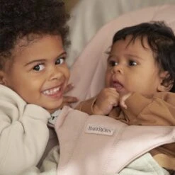 BabyBjörn Transat Bliss Coton Pétale -Moulin Roty Soldes 7317680061225 7317680061225 4BaseMedia 550Wx550H