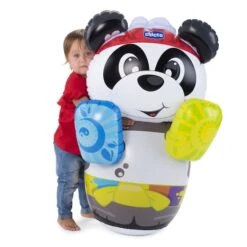 CHICCO Punching Ball électronique Mon Coach Panda -Moulin Roty Soldes 8058664137428 8058664137428 3BaseMedia 550Wx550H